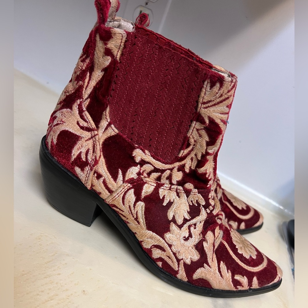 RODARTE X OPENING
CEREMONY
Jacquard Ankle Boots